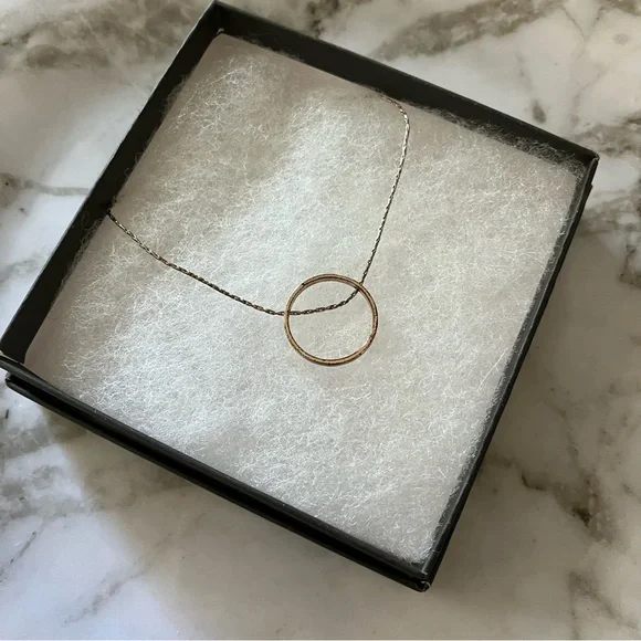 H&M Rose-gold ring-shaped metal pendant - Picture 4 of 4